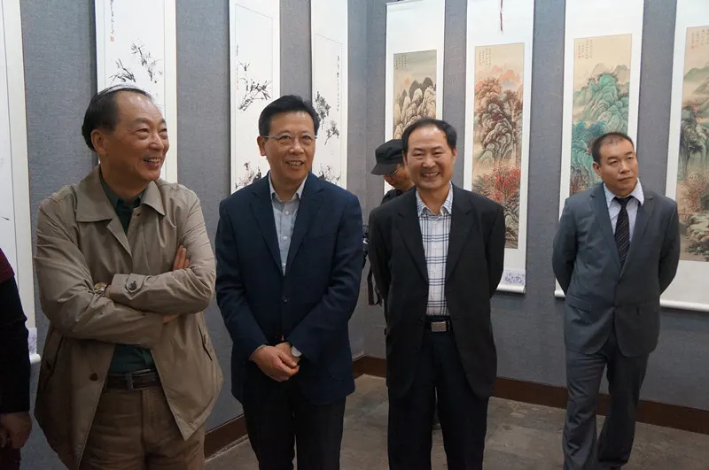 左起:刘坚 卢桂平 高润祥 贾继茂盛