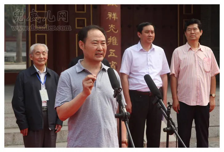 兜底儿网艺术总监高润祥讲话