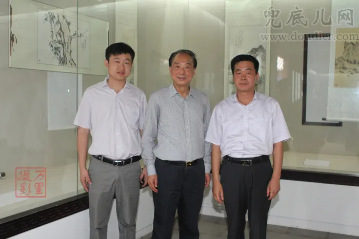 刘坚老师成为画展关注焦点