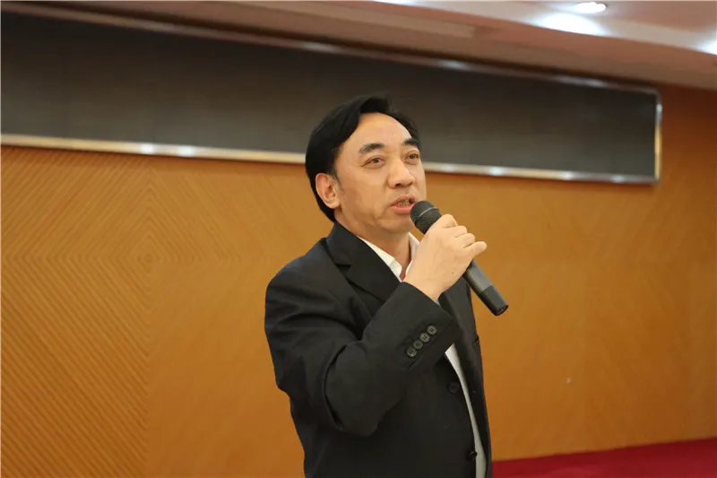 中共深圳市罗湖区委书记倪泽望发言并致辞