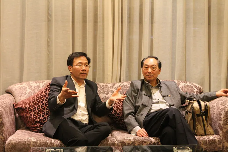 深圳市罗湖区东门街道办事处罗志威汇报画展工作