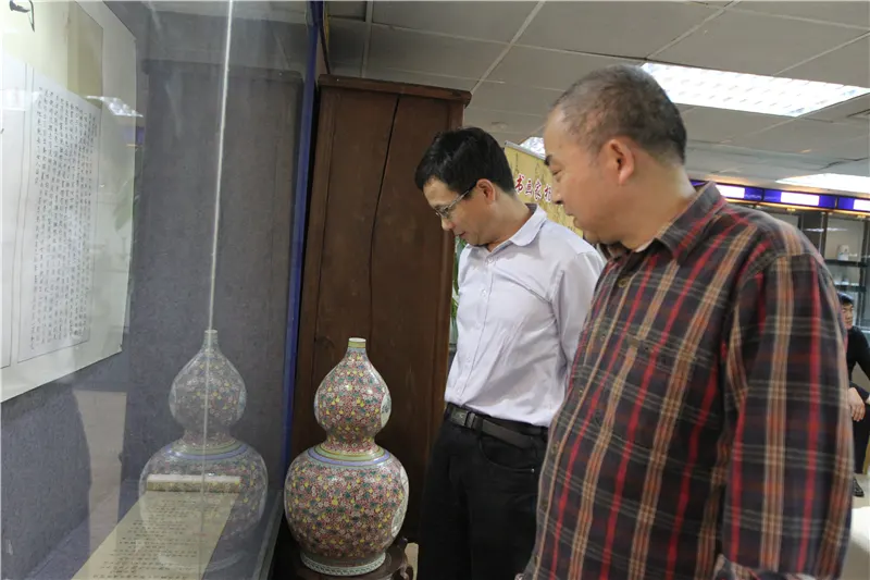 嘉宾观展