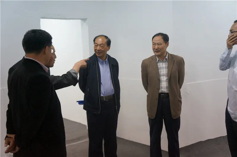�о�����չ����