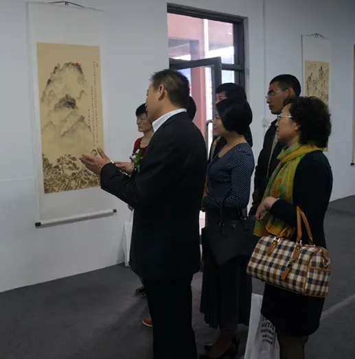 “义务解说员”贾继茂盛