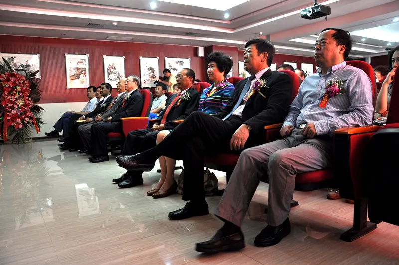 �г������黭��Ʒչ��Ļʽ�᳡