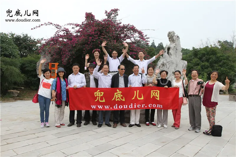 游览结束,大家合影留念 ↑