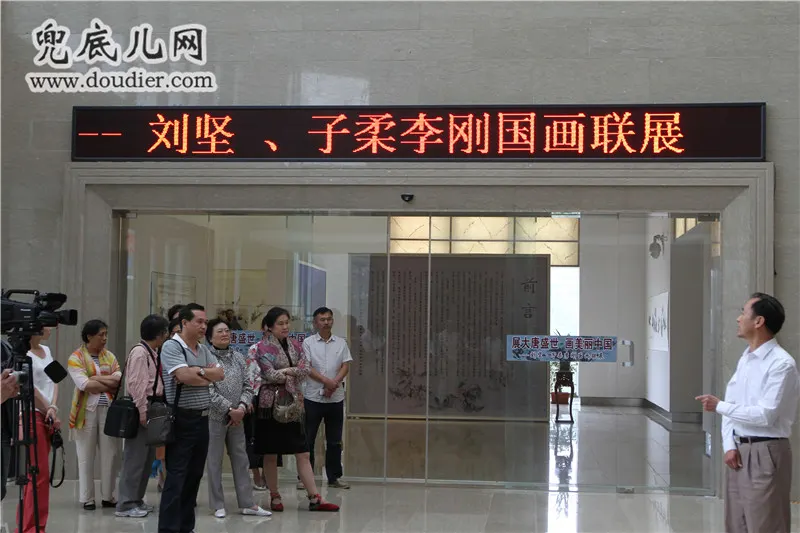 贵州六盘水市画展扎实做好氛围营造工作