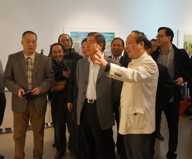 ���Ӿ���ͬ�쵼�ιۻ�չ