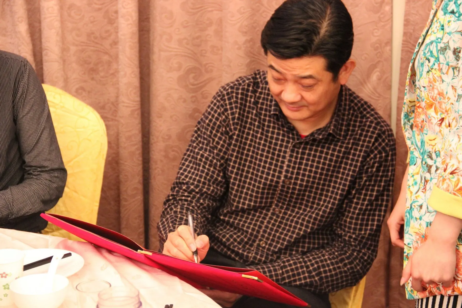 �ֳ��쵼�α�ǩ��