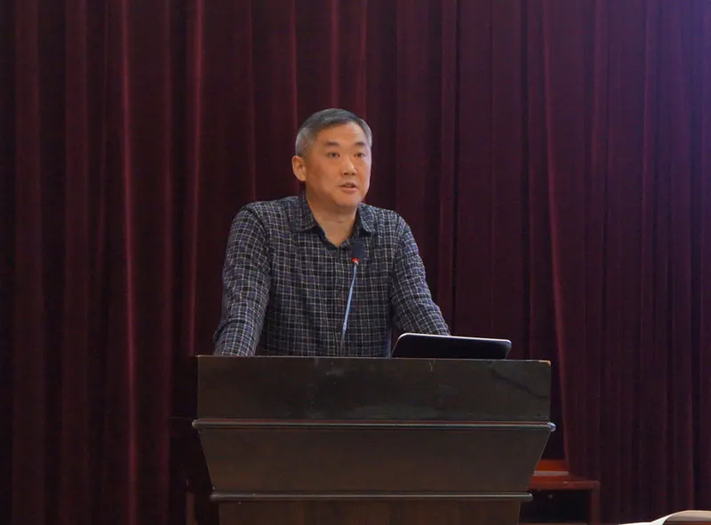 兜底儿网顾问王嵘山对2015年工作进行总结发言
