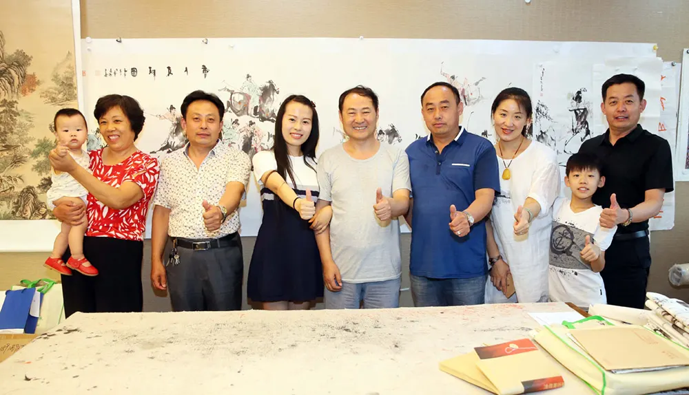 郭荣荣及父母亲人一行拜访兜底儿网