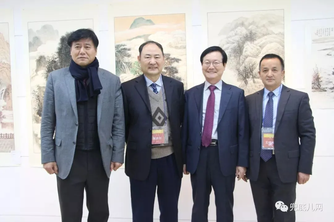 ���������Ļ����������ŵ��쵼����ҵó�׾ֳ���������������һ������չ������Ʒǰ��Ӱ