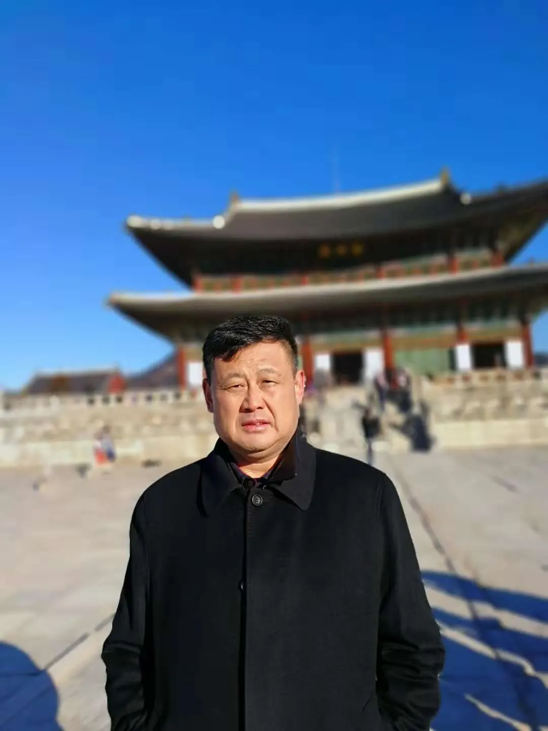 访问团成员风采之曲洪波在景福宫留影