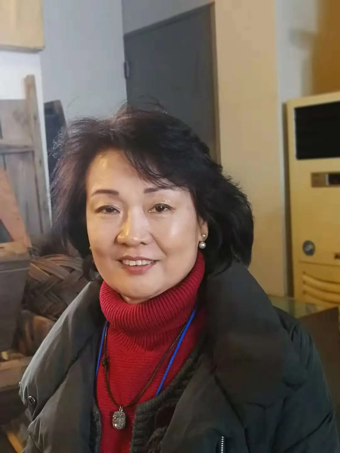 一直陪同访问团的坡州市美协主席杨玉莲之风采